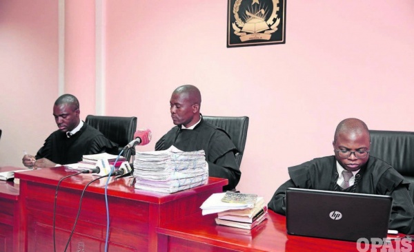 Jurista condena media angolana por encenar condenação de Kalupeteka e seus seguidores